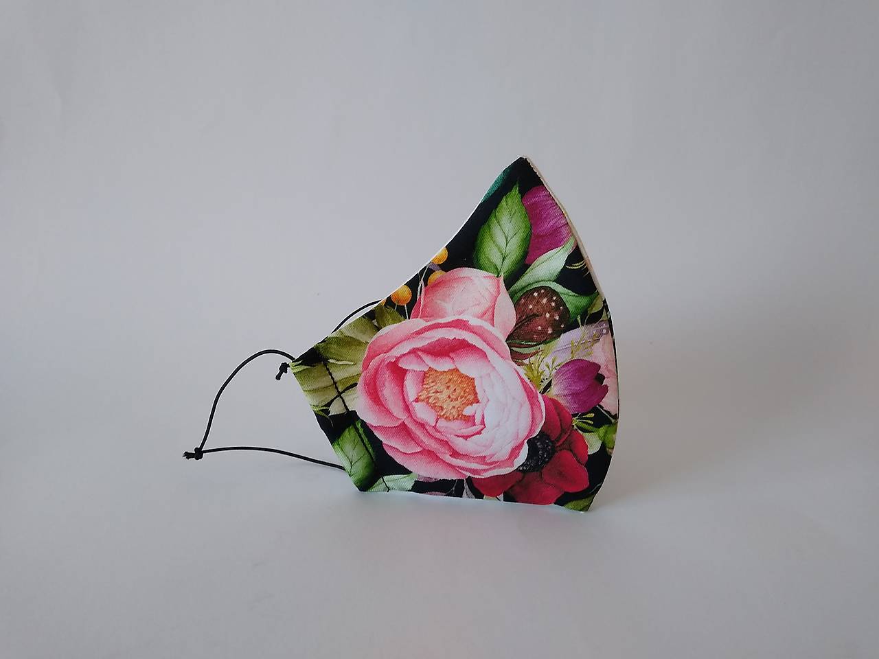 Dizajnové rúško ruže čierne prémiové tvarované dvojvrstvové