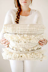 Úžitkový textil - Ručne tkaný vlnený dekoračný vankúš (biela/horčicová) - 12513796_