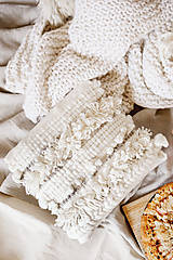 Úžitkový textil - Ručne tkaný vlnený dekoračný vankúš (biela/horčicová) - 12513805_