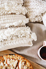 Úžitkový textil - Ručne tkaný vlnený dekoračný vankúš (biela/horčicová) - 12513807_