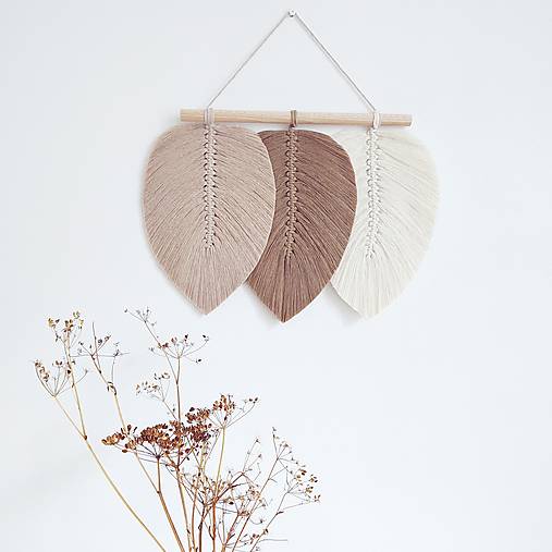 Dekorácie - Makramé závesná dekorácia CLOVER (Biela/béžová/hnedá) - 12515164_