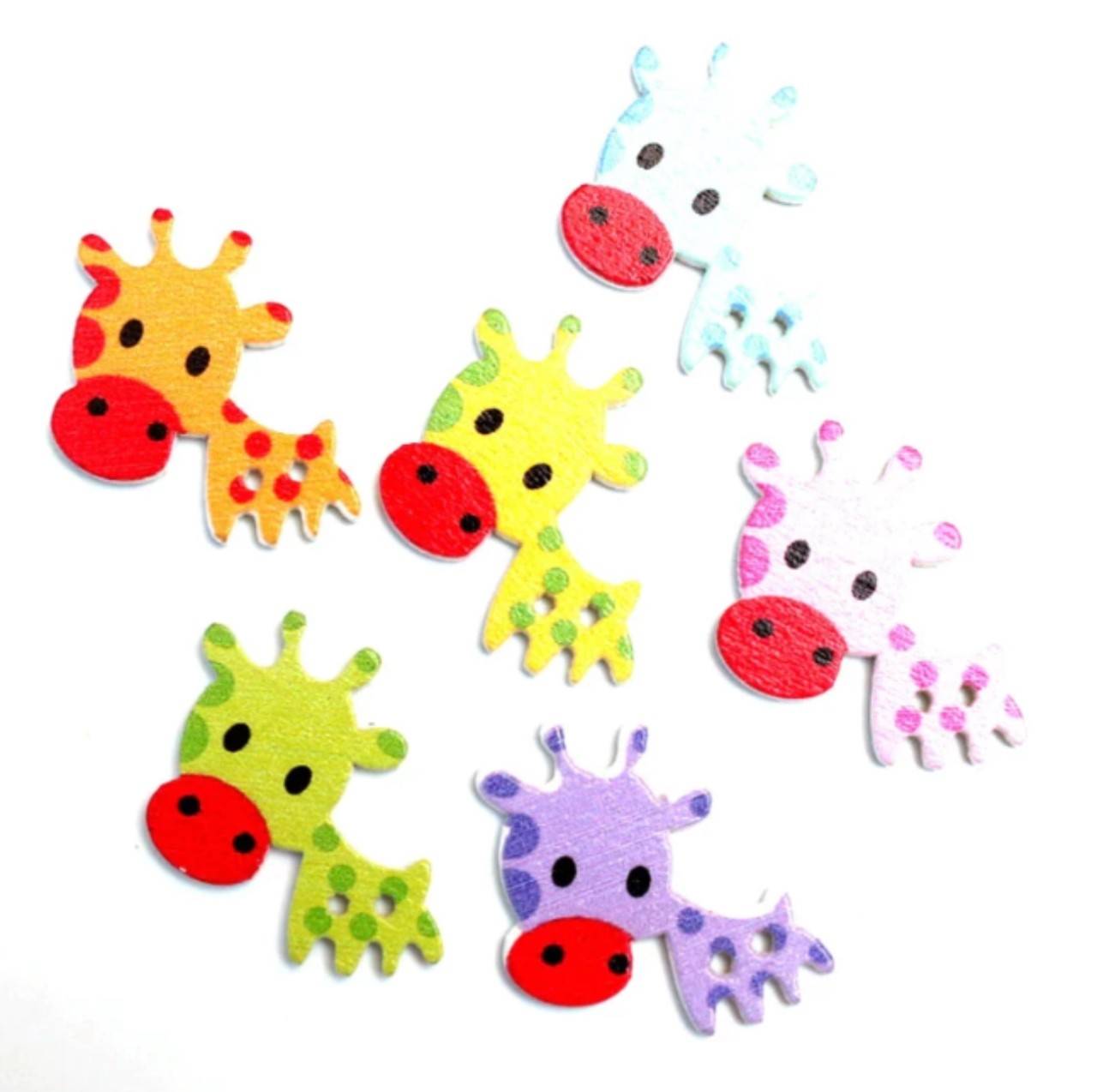 G104 Drevený gombíček žirafka 3 x 2,5 cm 