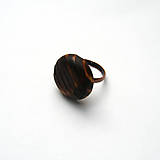 Prstene - Prsten s dreveným očkom - smrekový pálený - 12535590_