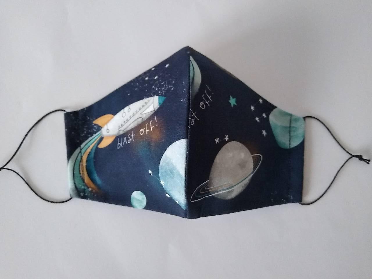 Dizajnové rúško 3-2-1 štart tmavé výberová bavlna dvojvrstvové tvarované