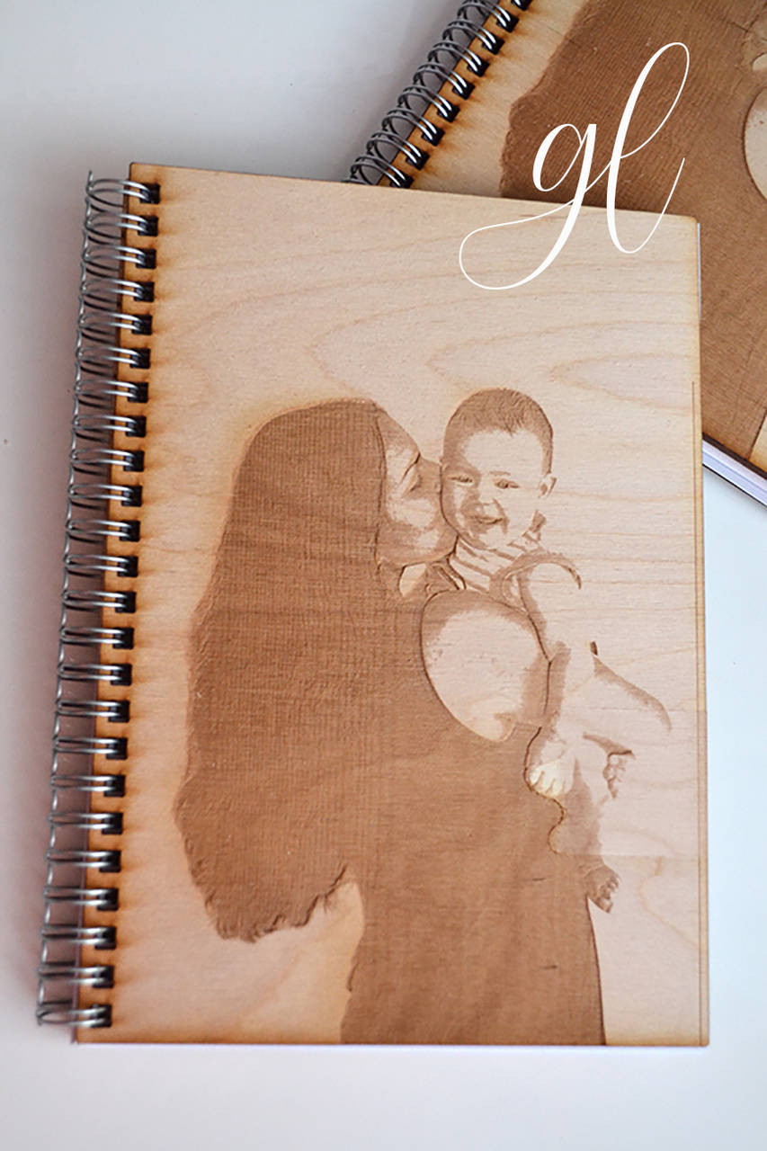 Drevený poznámkový blok s fotografiou (linkované strany)