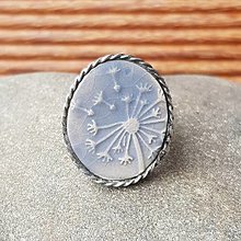 Prstene - Cínovaný prsteň s keramickým očkom - Púpavka (modrá) - 12555551_