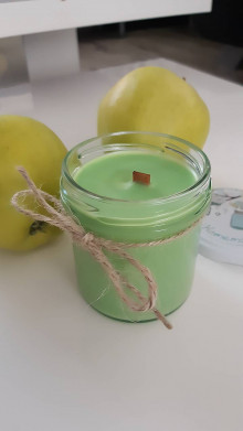 Sviečky - Sójová sviečka v skle " Zelené jablko ,, - 12555592_