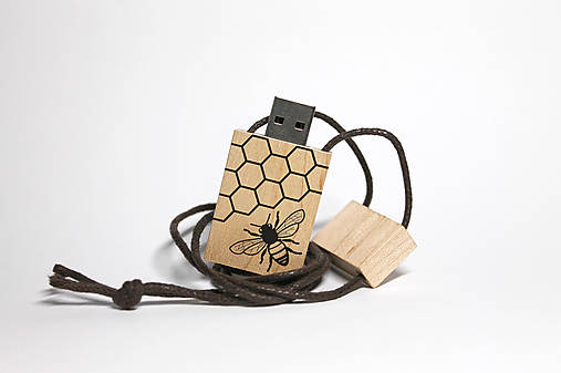 Papiernictvo - DREVENÉ USB_VČELA (DREVENÉ USB 16GB) - 12554549_