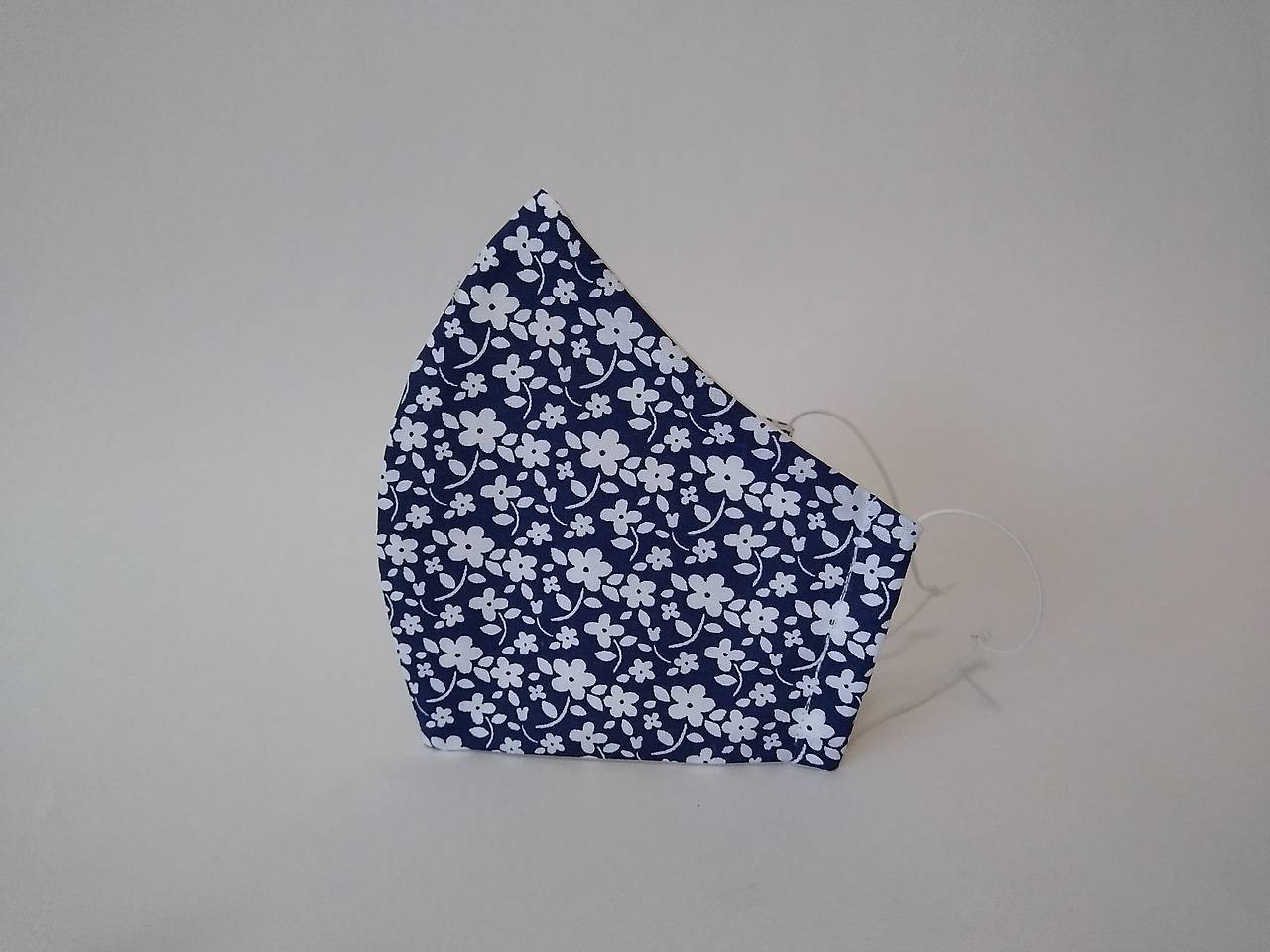 Dizajnové rúško kvetinky tmavomodré tvarované dvojvrstvové