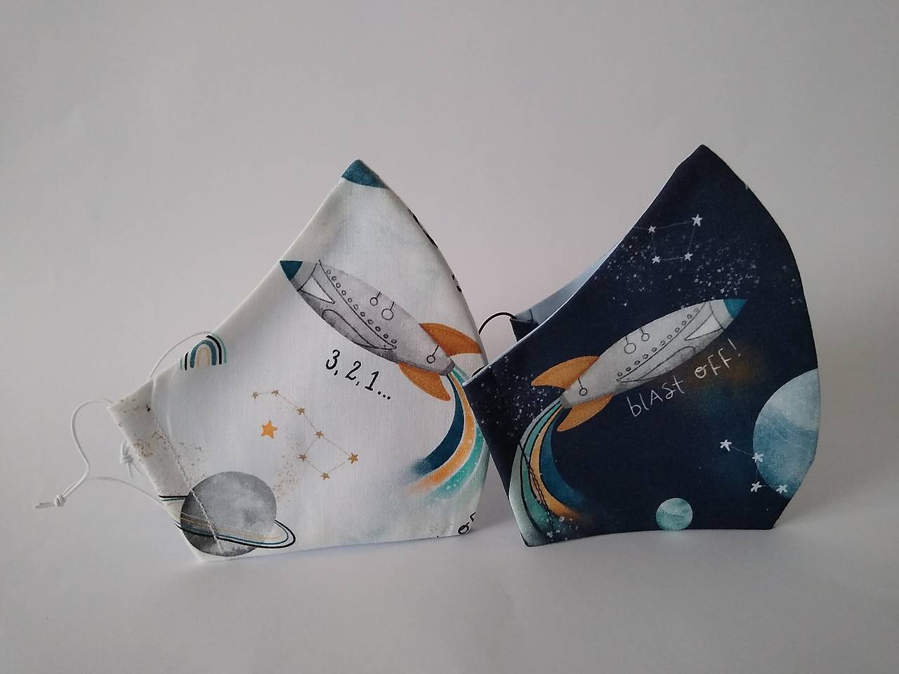 Pár dizajnových rúšok 3-2-1 štart tvarované dvojvrstvové