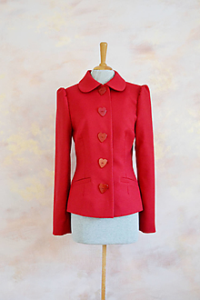 Bundy a kabáty - Červené vlnené upcyklované sako so srdiečkovými gombíkmi  - 12582341_