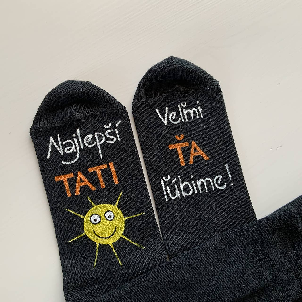 Maľované ponožky pre najlepšieho ocka / tata / tatina / ocinka (Na čiernych ponožkách)