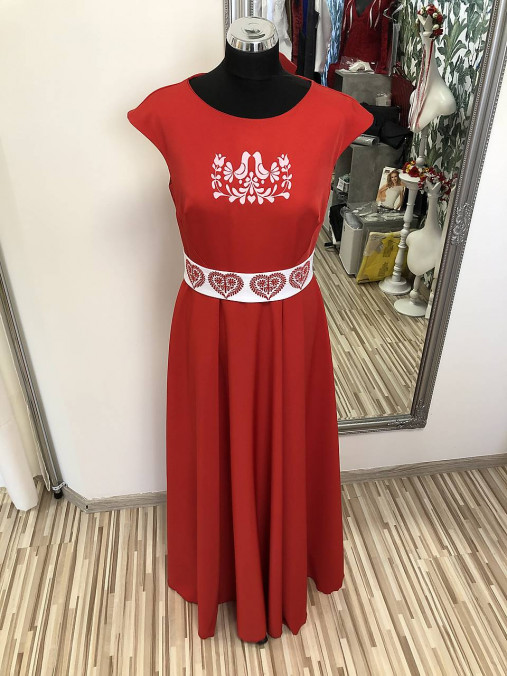 Vyšívané šaty dlhé - červené