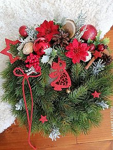 Dekorácie - *Vianočný veniec s červeným anjelom s roľnčkou 33cm - 12601181_
