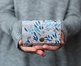 Peňaženky - Korková peňaženka S - modré lístky - 12611023_