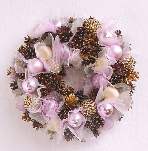 Dekorácie - Veniec na dvere vianočný ružovo-zlatý - 12607313_