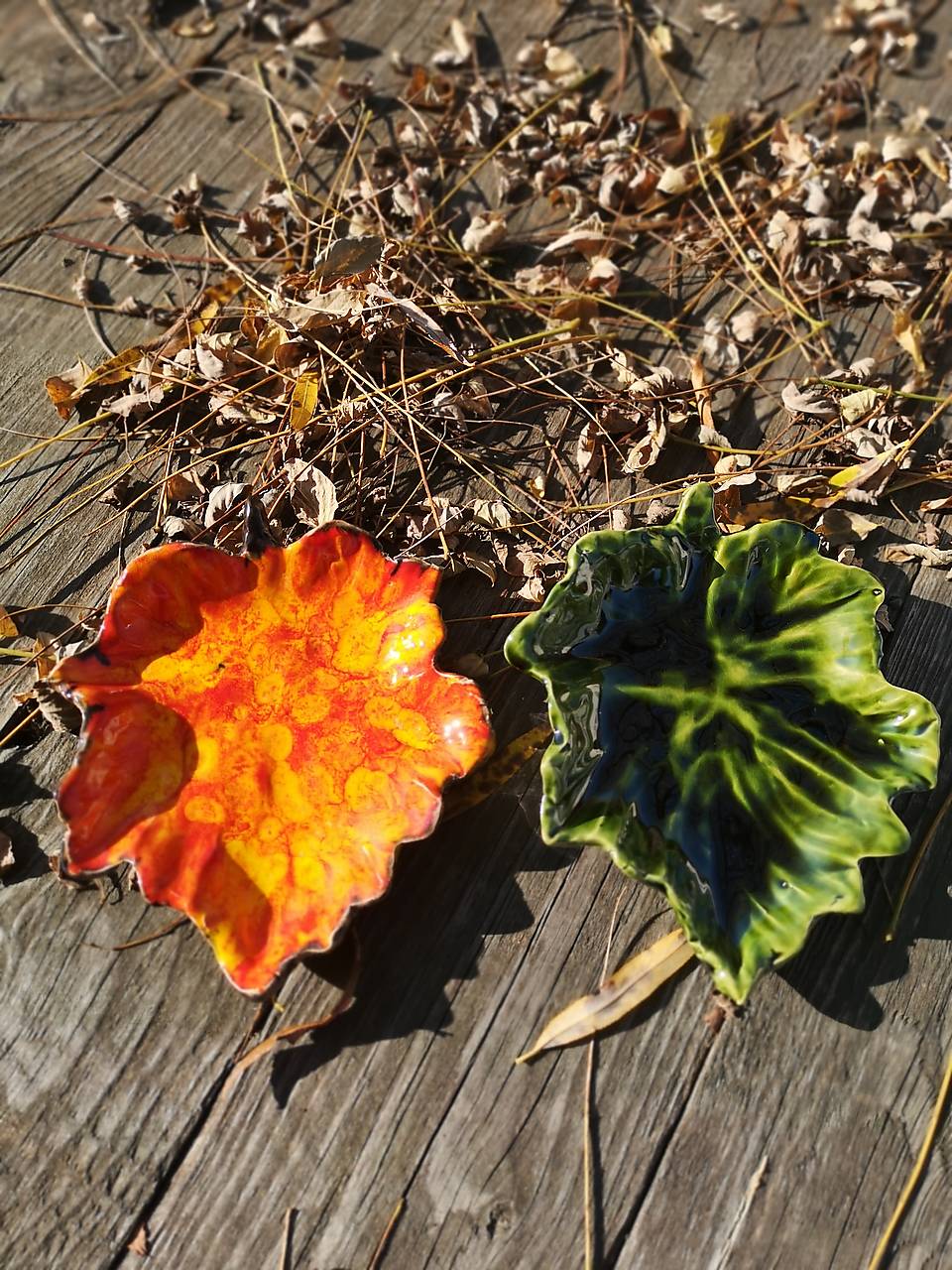 Miska list malý  vo farbe lávy