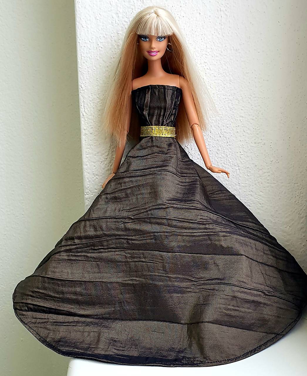Spoločenské šaty s kruhovou sukňou pre Barbie