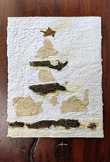Papiernictvo - Vianočná ekopohľadnica z ručného papiera - 12615212_