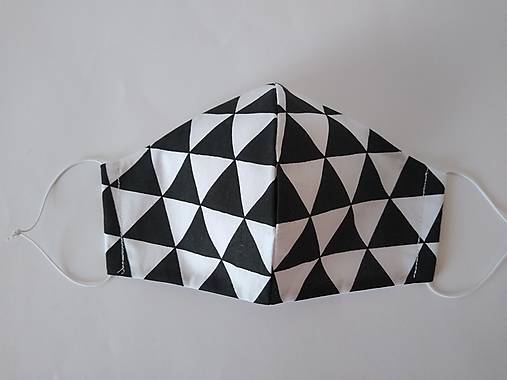 Dizajnové rúško trojuholníky ČB tvarované dvojvrstvové