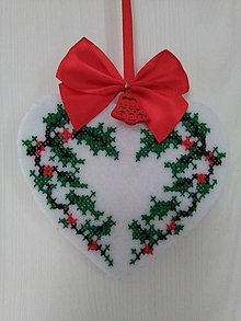 Dekorácie - Srdiečko vianočné (ručne vyšívaný záves/dekorácia) - 12624482_