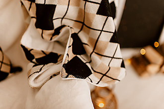 Úžitkový textil - Veľká pletená deka "CUBE", OEKO-TEX® - čierno-hnedo-smotanová - 12623346_