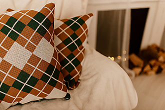 Úžitkový textil - Pletená obliečka na vankúš "CUBE CLASSIC", OEKO-TEX® - Smotanová-smaragdová-hnedá - 12623462_