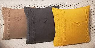 Úžitkový textil - Ručne pletený vankúš - 12625270_
