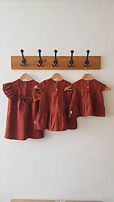 Detské oblečenie - Holubica - ľanové šaty s veľkým volánom a mašľou - 12620545_