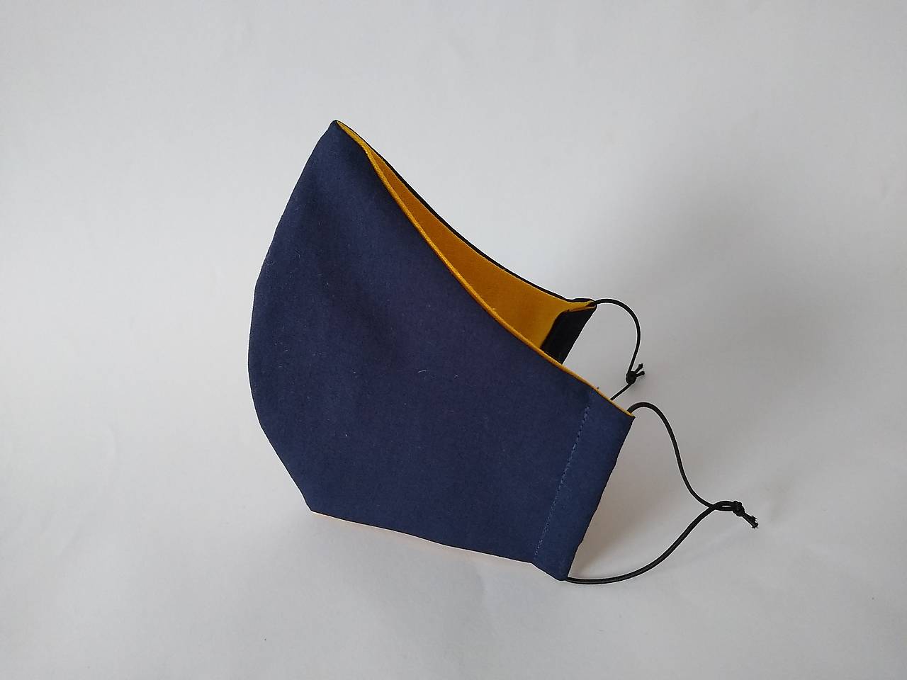 Dizajnové rúško pre poštárov tvarované dvojvrstvové