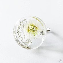 Prstene - Handmade živicový kruhový prsteň s bielym kvetom - 12630301_