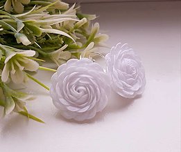 Náušnice - Svadobné náušnice - snehobiele textilné ružičky - 12634398_