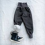 - Zimné softshellové nohavice šedé zateplené s barančekom - 12632535_