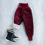 Detské oblečenie - Zimné softshellové nohavice bordové zateplené s barančekom - 12632564_