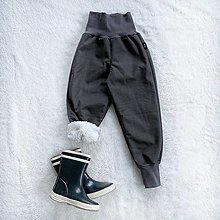 Detské oblečenie - Zimné softshellové nohavice šedé zateplené s barančekom - 12632535_
