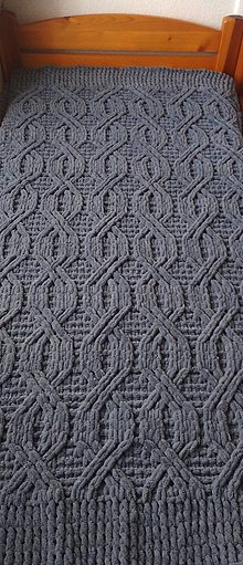 Úžitkový textil - Jemnučká a ľahká deka z priadze alize puffy (tmavo šedá) (Jemnučká a ľahká deka z priadze alize puffy (tmavo šedá, veľkosť 160 x 195))) - 12634953_