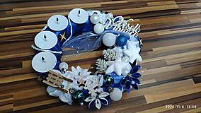 Dekorácie - Modrý adventný venček  so sankami - 12642580_
