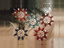 Dekorácie - Vianočné hviezdy so srdiečkami (tyrkysová-strieborný pás - umelé a kovové korálky) - 12639258_