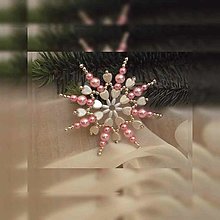 Dekorácie - Vianočné hviezdy so srdiečkami (ružová-strieborný pás - umelé a kovové korálky) - 12639291_
