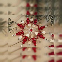 Dekorácie - Vianočné hviezdy so srdiečkami (červená-červený pás - umelé a kovové korálky) - 12639314_