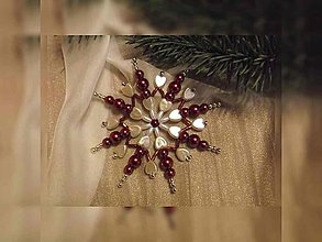Dekorácie - Vianočné hviezdy so srdiečkami (bordová-bordový pás - umelé a kovové korálky) - 12639324_