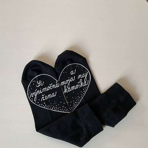 Maľované ponožky s nápisom: "Si výnimočná žena a priateľka :)" (Čierne - Kamoška)