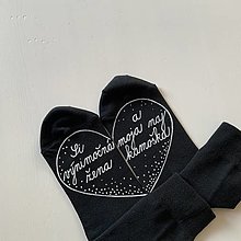 Ponožky, pančuchy, obuv - Maľované ponožky s nápisom: "Si výnimočná žena a priateľka :)" (Čierne - Kamoška) - 12649700_
