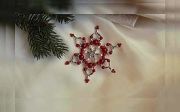 Dekorácie - Vianočná hviezda Trio - jednoduchá (červená aj konce-strieborná - plastové korálky) - 12655271_