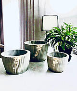 Dekorácie - Betónový kvetináč pre izbové rastliny "Golden Loft“ vel. L - 12652030_