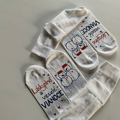 Maľované vianočné ponožky (biele s nápisom: “Láskyplné a veselé VIANOCE ..." (sada 2 párov))