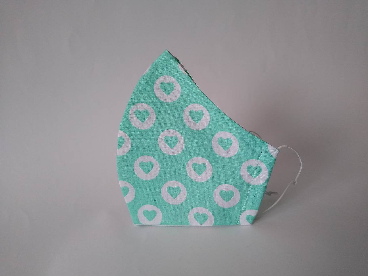 Dizajnové rúško so srdiečkami mint tvarované dvojvrstvové