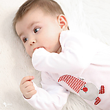 Detské oblečenie - body TRPASLÍK SILVESTER - červená čiapka (dlhý/krátky rukáv) - 12668058_