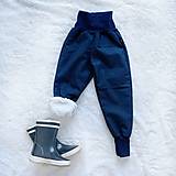Detské oblečenie - Zimné softshellové nohavice tmavomodré zateplené s barančekom - 12667871_