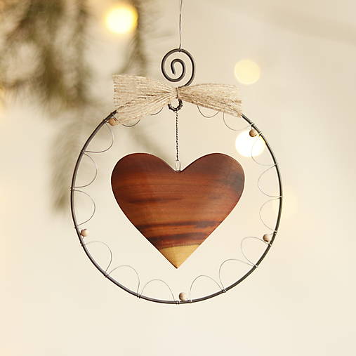 vianočná dekorácia s dreveným srdiečkom väčšia (drevené srdiečko II)